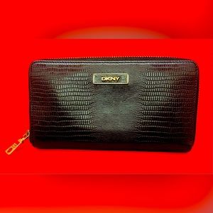 DKNY ZIPPY LONG WALLET